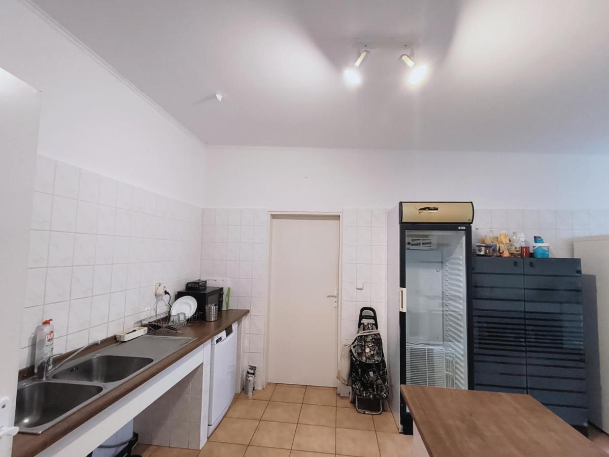 Cozy Room With Garden In Bratislava Bagian luar foto