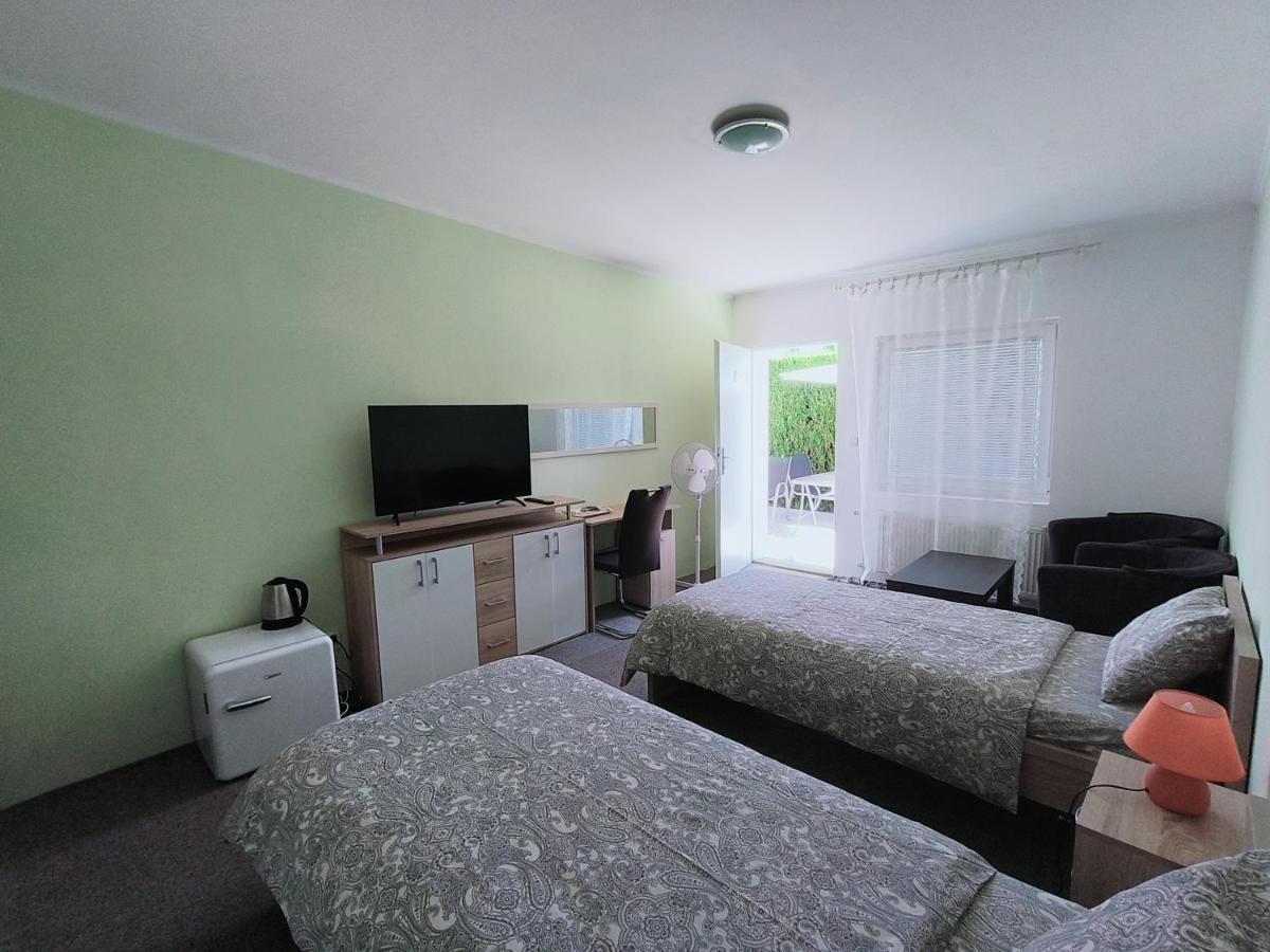 Cozy Room With Garden In Bratislava Bagian luar foto