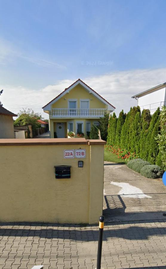 Cozy Room With Garden In Bratislava Bagian luar foto