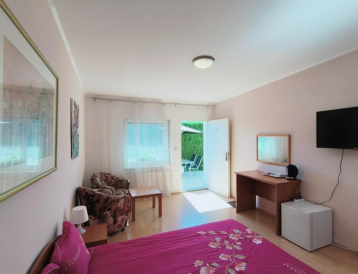 Cozy Room With Garden In Bratislava Bagian luar foto
