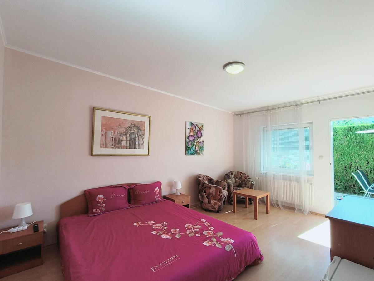 Cozy Room With Garden In Bratislava Bagian luar foto