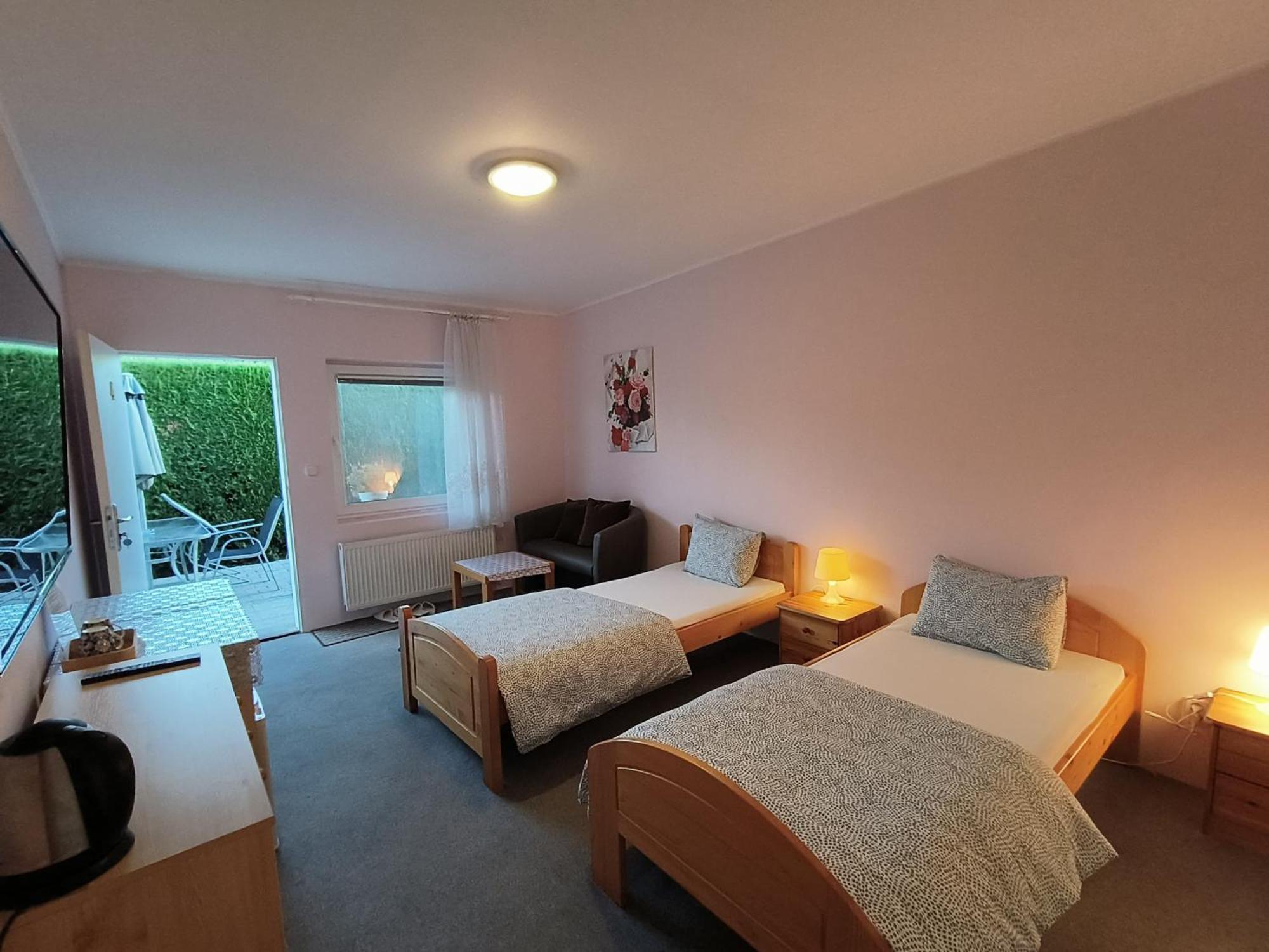 Cozy Room With Garden In Bratislava Bagian luar foto