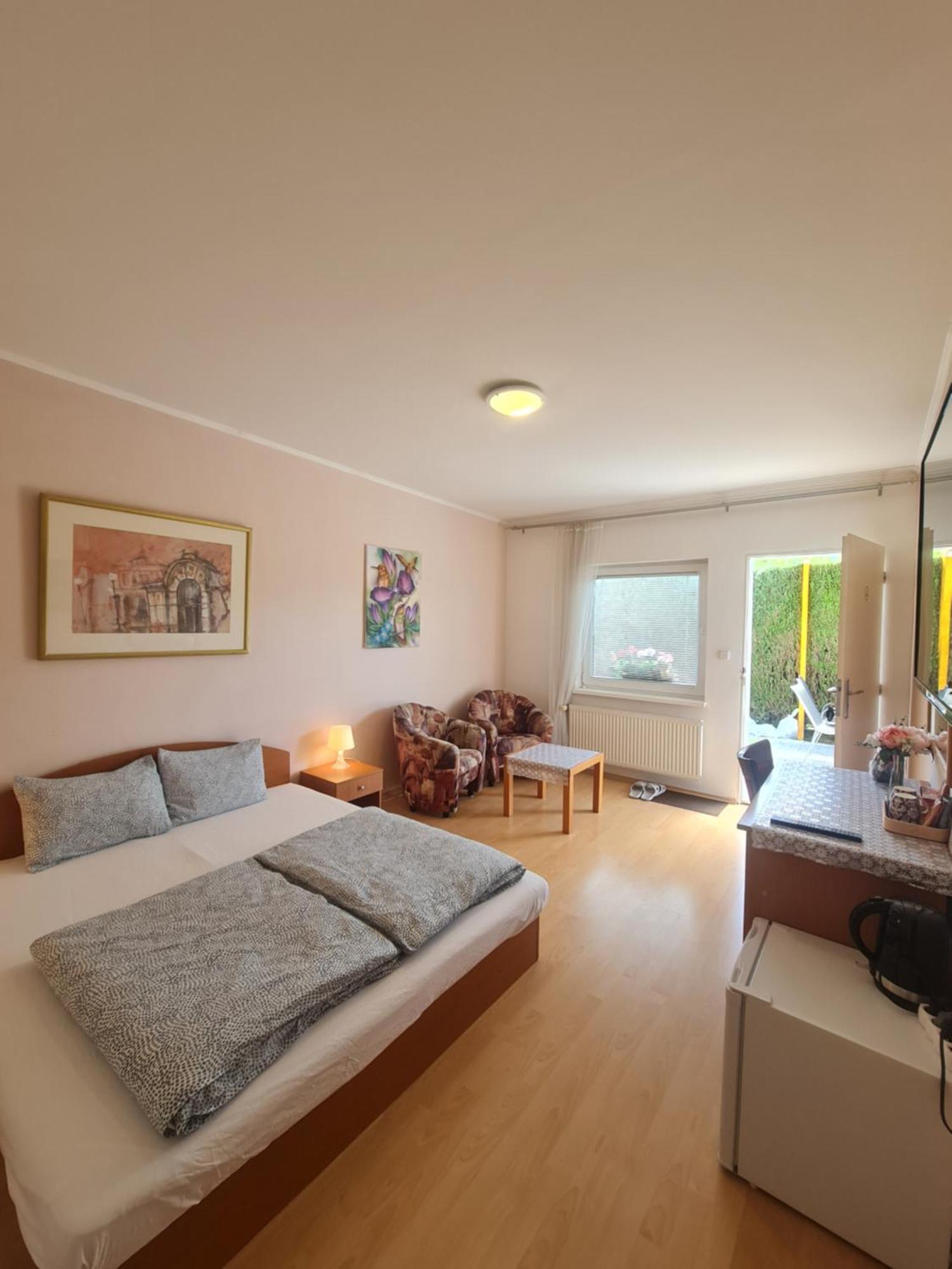 Cozy Room With Garden In Bratislava Bagian luar foto