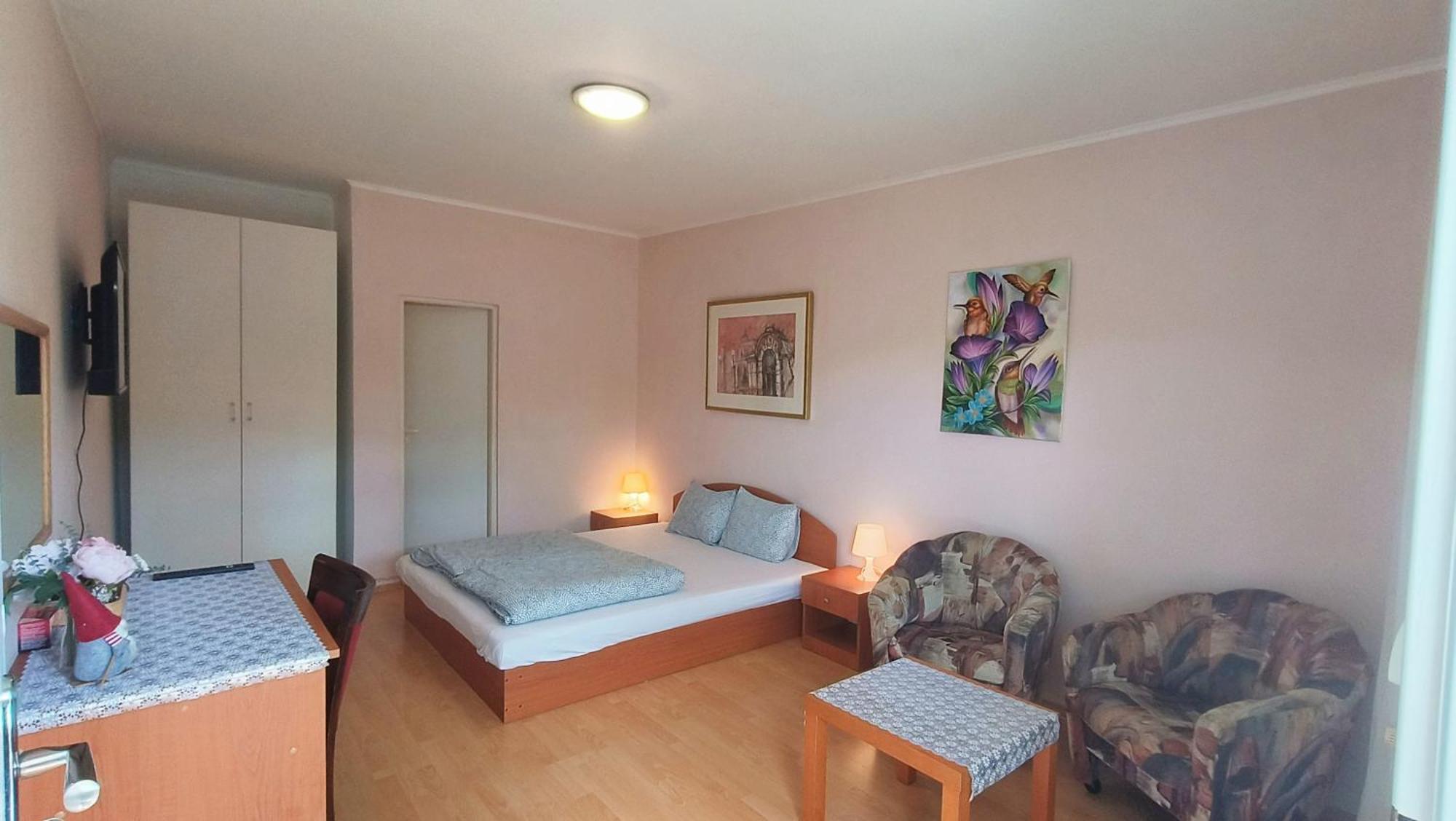 Cozy Room With Garden In Bratislava Bagian luar foto