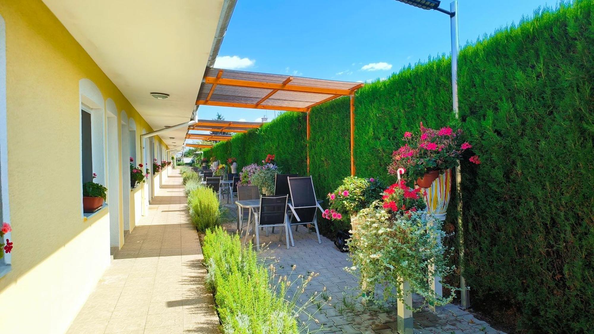 Cozy Room With Garden In Bratislava Bagian luar foto